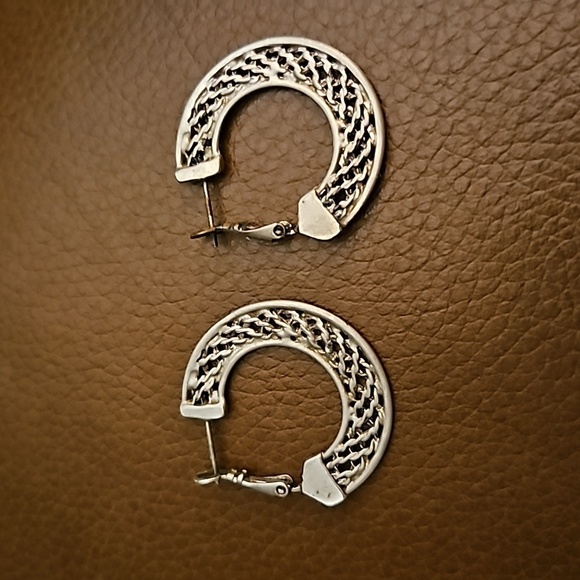 VTG Pewter Basketweave Huggie Hoop Earrings - Picture 2 of 5